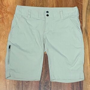 Columbia Bermuda Hiking Shorts Women’s Size 6, Length 10" Khaki